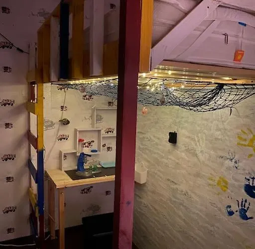 Apartment Family Near Kadriorg Swan Pond