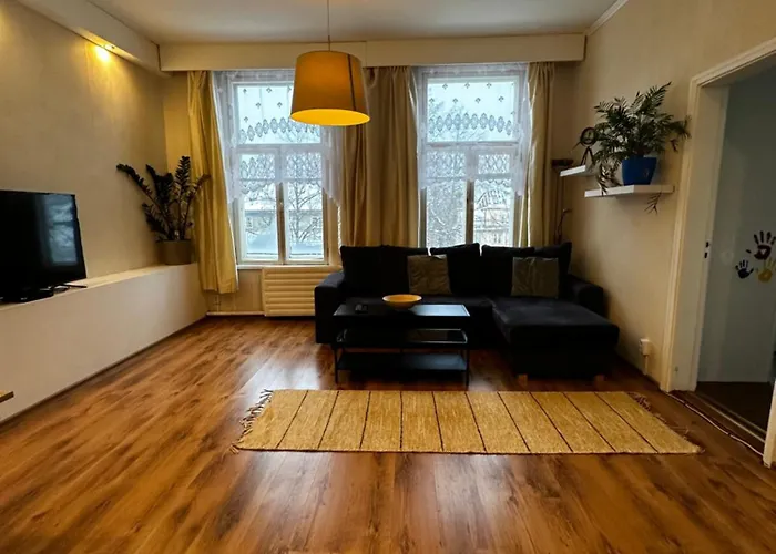 Family Near Kadriorg Swan Pond Apartment *